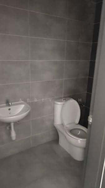 Kediaman Servis untuk Dijual di ASTON ACACIA - Abbey Goh - Bathroom - PropertyGuru.com.my