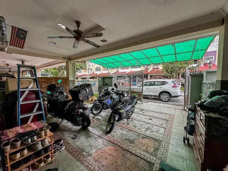 Rumah Teres 3-Tingkat untuk Dijual di Taman Samudra Teres (Batu Caves) - Farid Fahmi - Car Park - PropertyGuru.com.my