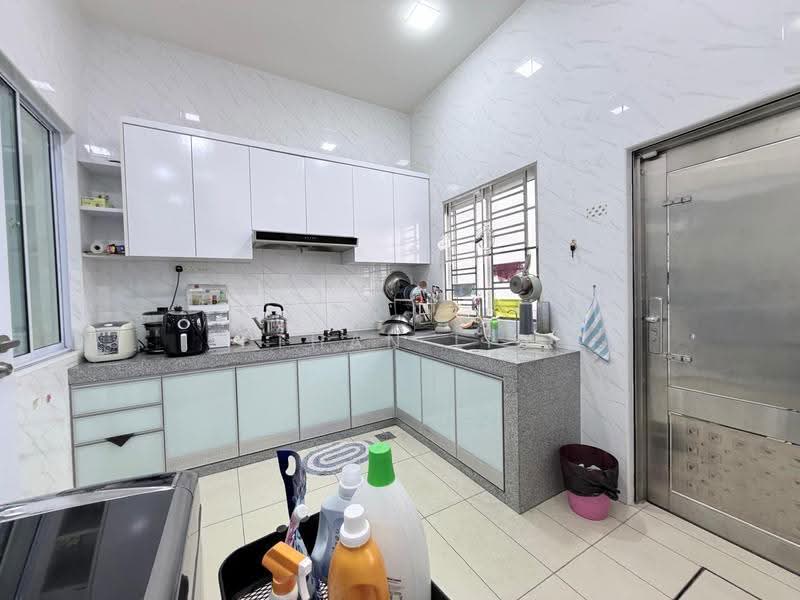 Rumah Teres 2-Tingkat untuk Dijual di Bandar Seri Alam (Masai) - Ethan Lim - Kitchen - PropertyGuru.com.my