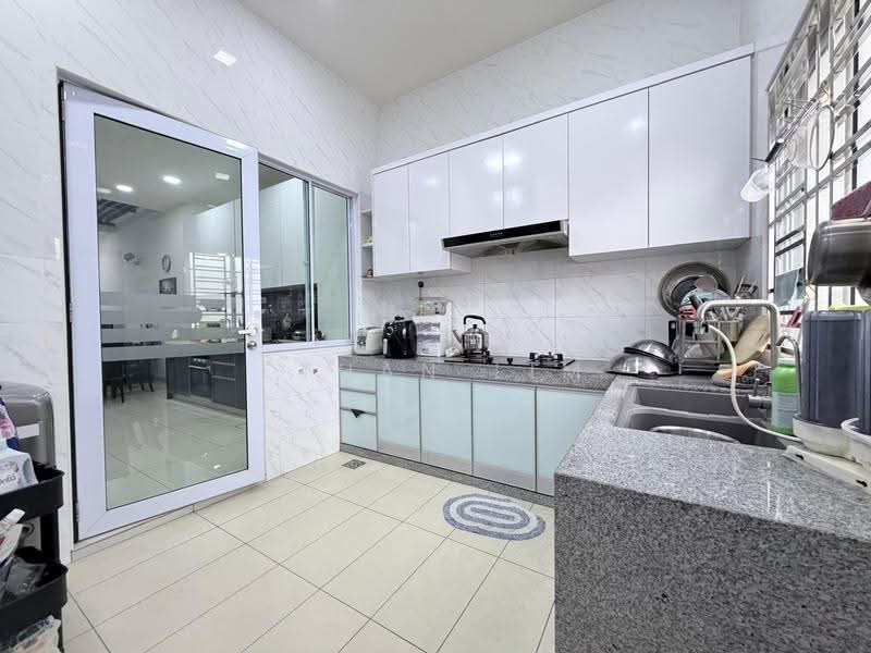 Rumah Teres 2-Tingkat untuk Dijual di Bandar Seri Alam (Masai) - Ethan Lim - Kitchen - PropertyGuru.com.my
