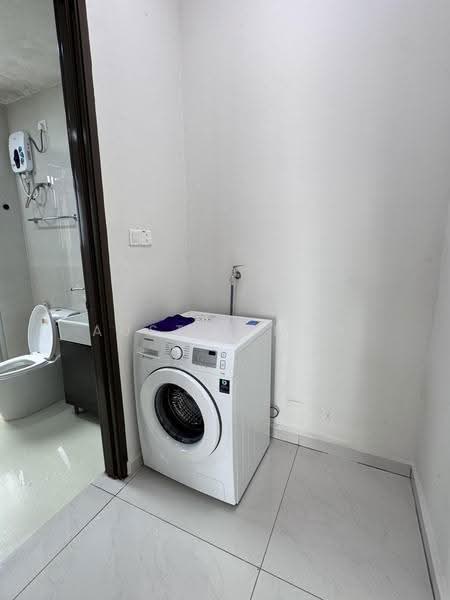 Kondominium untuk Disewa di Bay Point @ Country Garden Danga Bay - Austin Moh - Bathroom - PropertyGuru.com.my