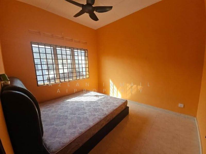 2-storey Terraced House for Sale in Taman Pasir Putih (Pasir Gudang) - Azlan Ismail aiproperty - Bedroom - PropertyGuru.com.my