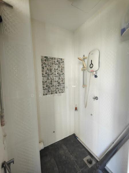 Pangsapuri untuk Disewa di Sri Tanjung Apartment - Danny Lim - Bathroom - PropertyGuru.com.my
