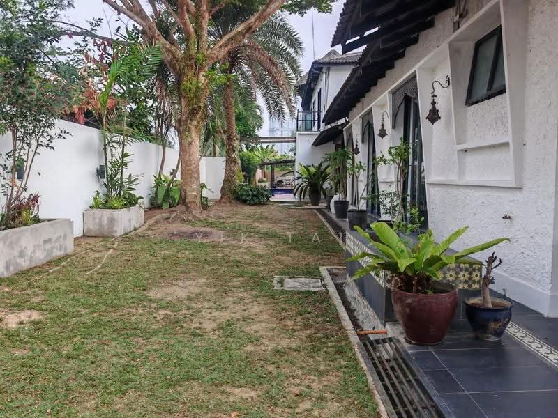 Bungalow House for Sale in Taman Kolam Air (Johor Bahru) - Yik Tat - PropertyGuru.com.my