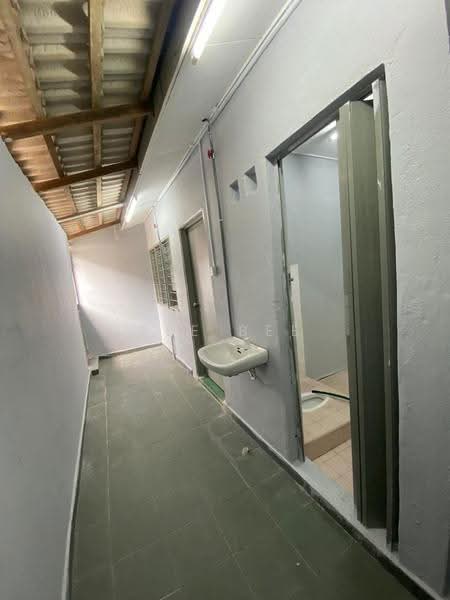 Rumah Teres 1-Tingkat untuk Disewa di Skudai (Johor) - Bee Bee - Corridor - PropertyGuru.com.my