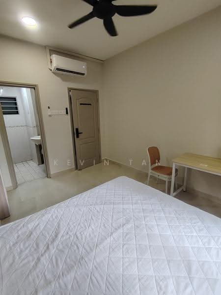 Kondominium untuk Disewa di Pelangi Utama - Kevin Tan - Bedroom - PropertyGuru.com.my