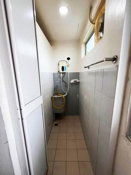 Apartment for Rent at I-Park Apartment - Jerry Tan - Bathroom - PropertyGuru.com.my