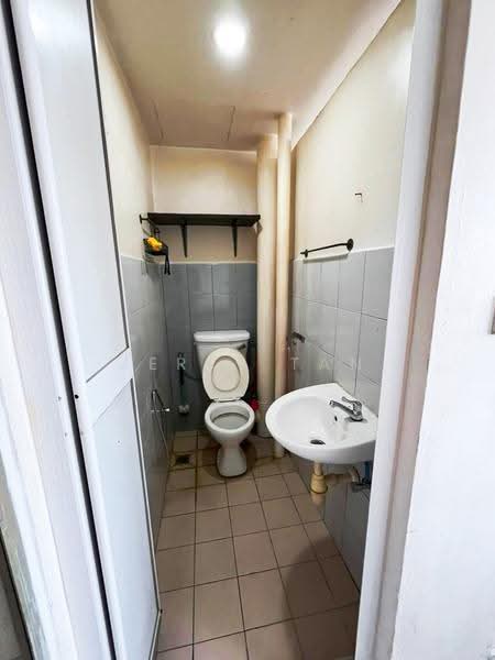Apartment for Rent at I-Park Apartment - Jerry Tan - Bathroom - PropertyGuru.com.my