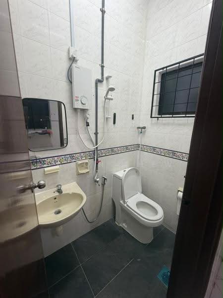 1-storey Terraced House for Rent in Taman Daya (Johor Bahru) - Jason Chew - Bathroom - PropertyGuru.com.my
