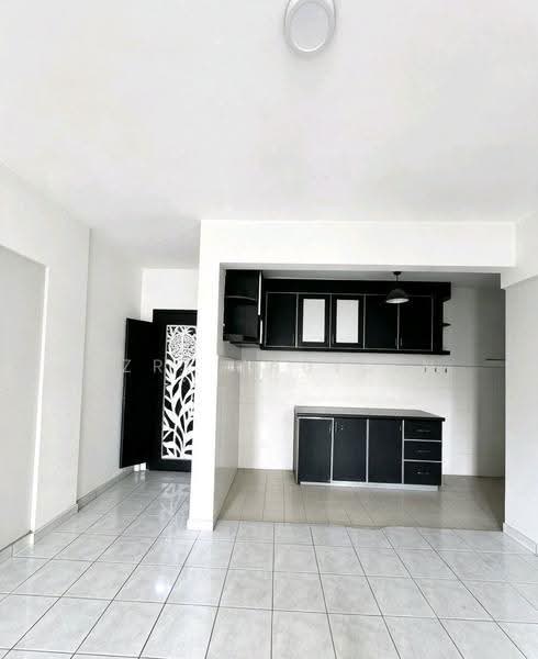 Apartment for Sale at Pangsapuri Suria Subang - Azri Zabidin - Kitchen - PropertyGuru.com.my