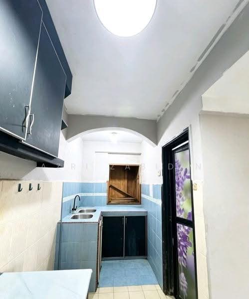 Apartment for Sale at Pangsapuri Suria Subang - Azri Zabidin - Kitchen - PropertyGuru.com.my
