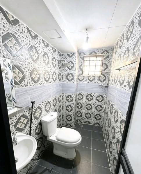 Apartment for Sale at Pangsapuri Suria Subang - Azri Zabidin - Bathroom - PropertyGuru.com.my