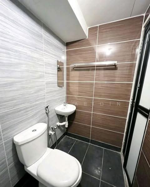 Apartment for Sale at Pangsapuri Suria Subang - Azri Zabidin - Bathroom - PropertyGuru.com.my