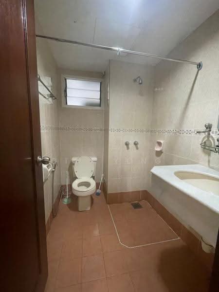 Kondominium untuk Disewa di Gurney Park Condominium - Gina Yong - Bathroom - PropertyGuru.com.my
