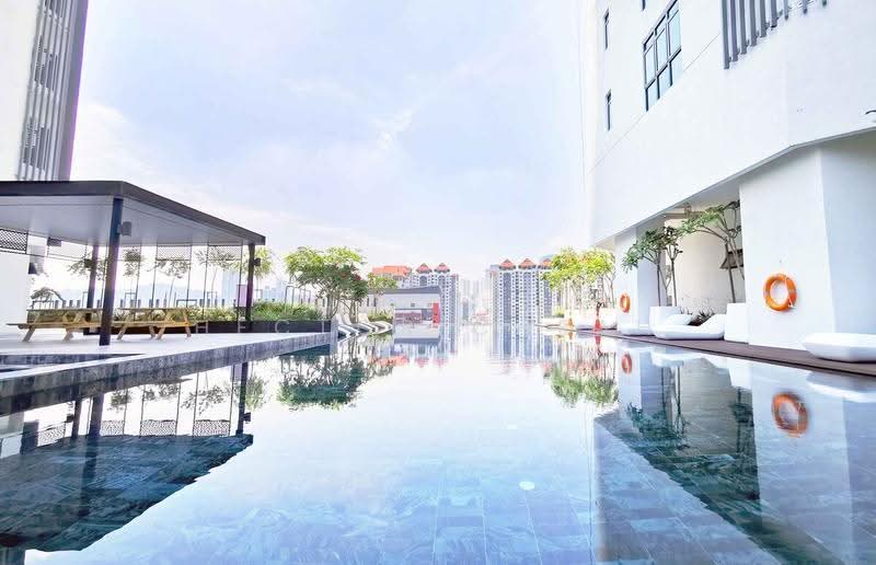 Kondominium untuk Dijual di Vivo Residential Suites - Hector Cheah - Pool - PropertyGuru.com.my