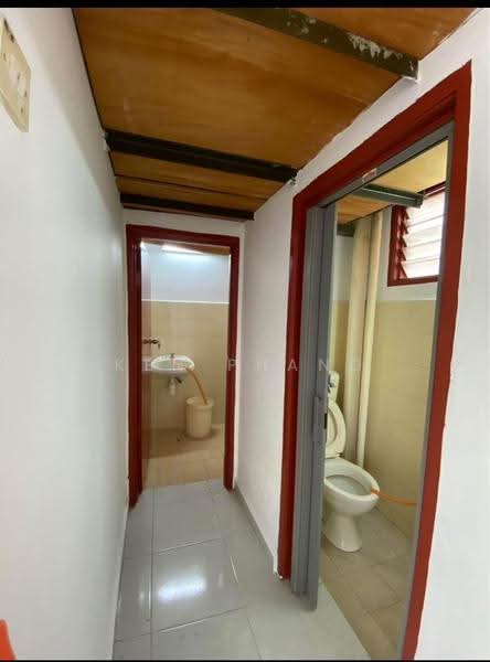 Rumah Flat untuk Disewa di Pangsapuri Nusa Kurnia - Ken Phang - Bathroom - PropertyGuru.com.my