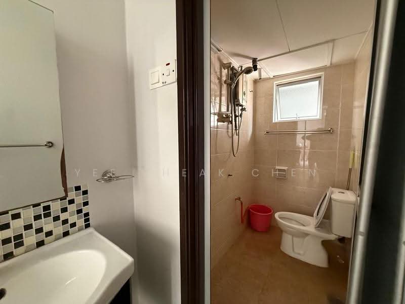 Apartment for Rent at Subang Perdana Goodyear Court 8 - Yee Cheak Chen - Bathroom - PropertyGuru.com.my