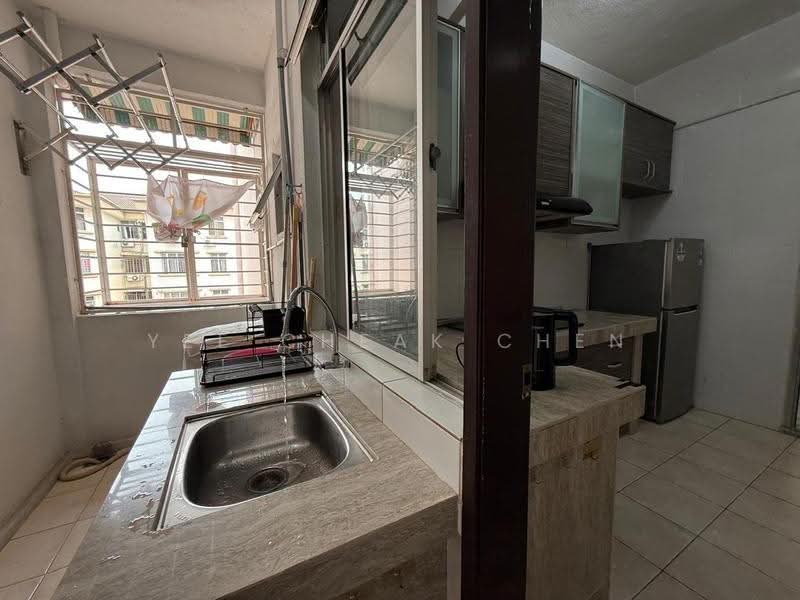 Apartment for Rent at Subang Perdana Goodyear Court 8 - Yee Cheak Chen - Kitchen - PropertyGuru.com.my