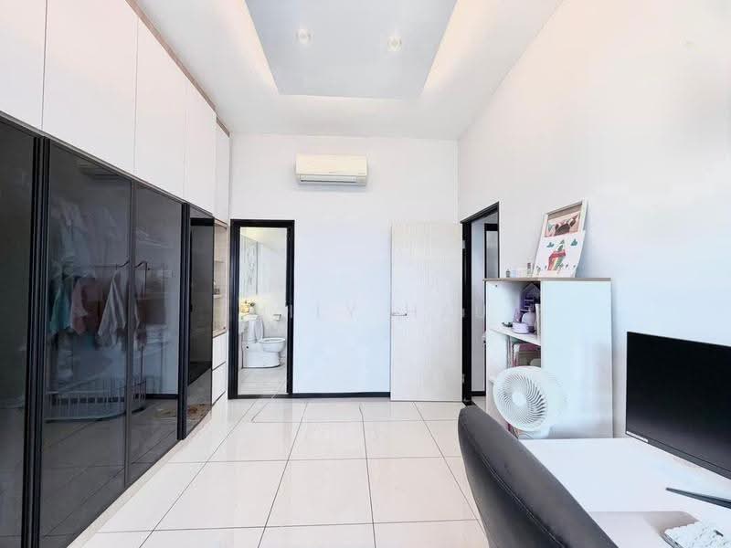 Service Residence for Sale at 8Scape Residence @ Sutera - Emily Hau - Bedroom - PropertyGuru.com.my