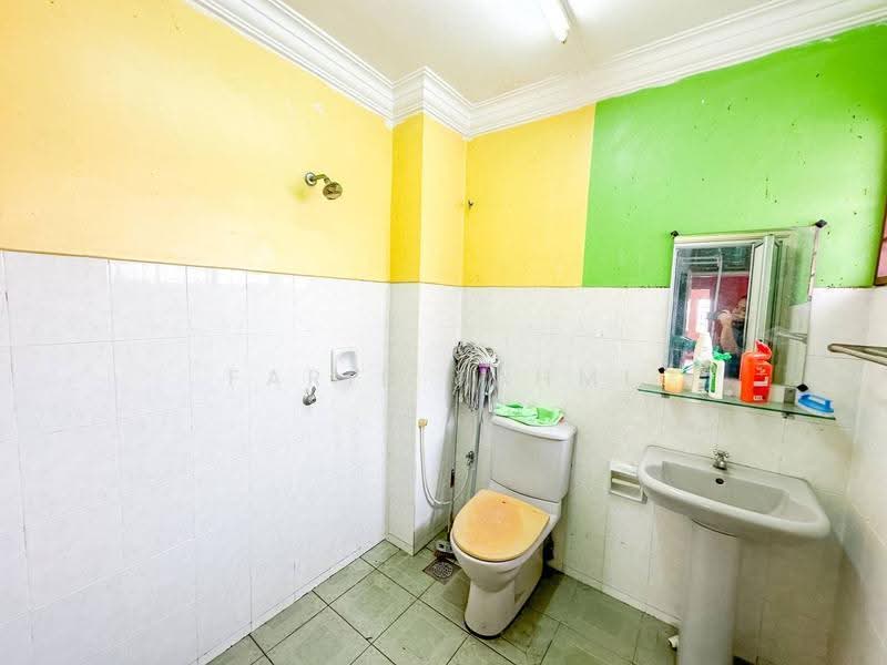 2-storey Terraced House for Sale in Bandar Puteri Klang (Klang) - Farid Fahmi - Bathroom - PropertyGuru.com.my