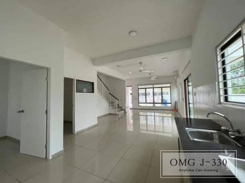 2.5-storey Terraced House for Sale in Setia Utama (Setia Alam) - Loke . - Living Room - PropertyGuru.com.my