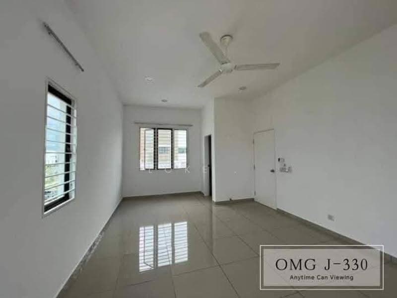 2.5-storey Terraced House for Sale in Setia Utama (Setia Alam) - Loke . - Living Room - PropertyGuru.com.my
