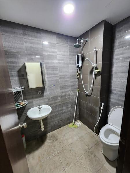 Kediaman Servis untuk Dijual di Symphony Tower (Menara Simfoni) - GAN WEY SAND - Bathroom - PropertyGuru.com.my