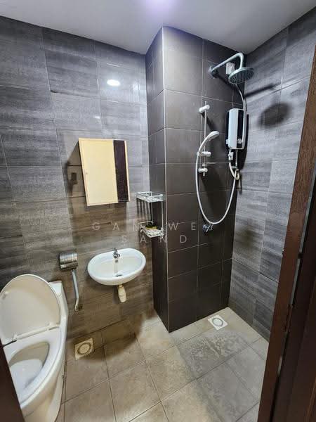 Kediaman Servis untuk Dijual di Symphony Tower (Menara Simfoni) - GAN WEY SAND - Bathroom - PropertyGuru.com.my