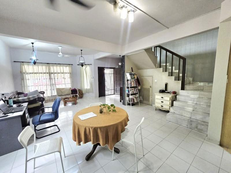 2-storey Terraced House for Sale in Seksyen 5 (Kota Damansara) - Thoriq Suparman - Living Room - PropertyGuru.com.my