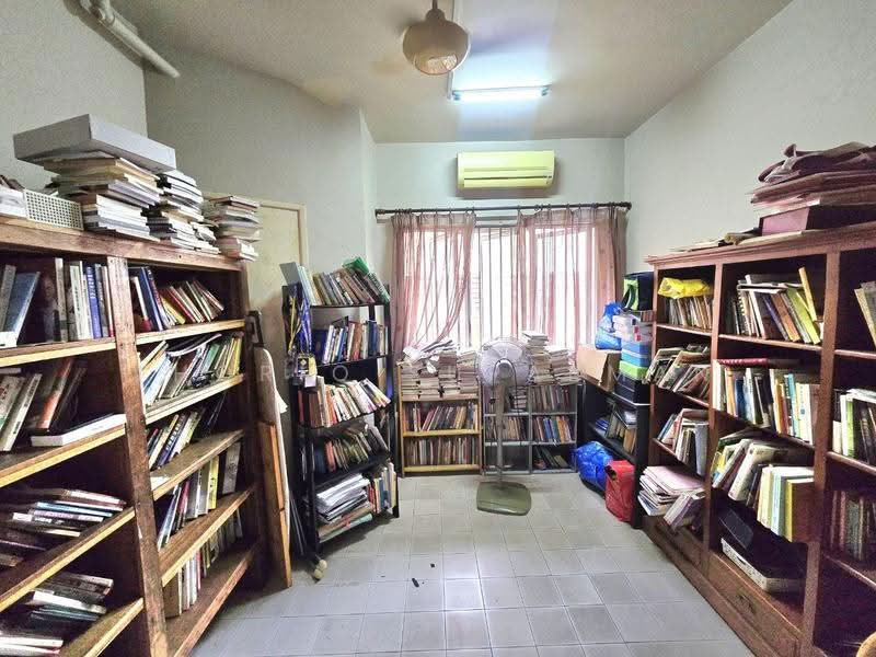 2-storey Terraced House for Sale in Seksyen 5 (Kota Damansara) - Thoriq Suparman - Study - PropertyGuru.com.my