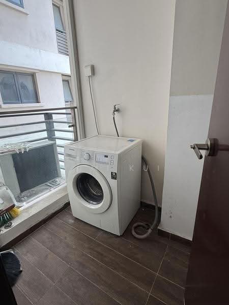 Kondominium untuk Dijual di Amberside @ Country Garden Danga Bay - Yumi Kui - Balcony - PropertyGuru.com.my