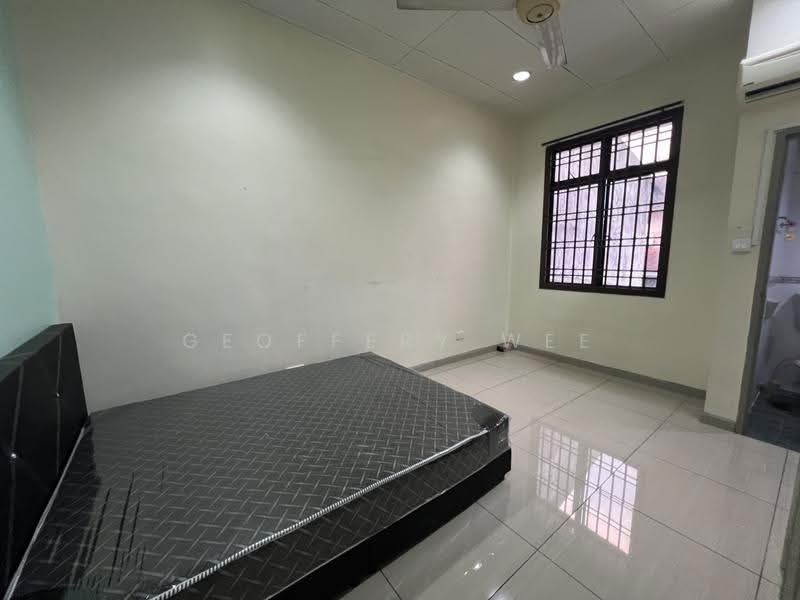 Rumah Teres 2-Tingkat untuk Disewa di Taman Desa Tebrau (Tebrau) - Geoffery Wee - Bedroom - PropertyGuru.com.my