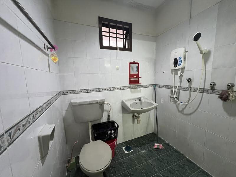 Rumah Teres 2-Tingkat untuk Disewa di Taman Desa Tebrau (Tebrau) - Geoffery Wee - Bathroom - PropertyGuru.com.my