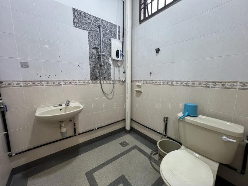 Rumah Teres 2-Tingkat untuk Disewa di Taman Desa Tebrau (Tebrau) - Geoffery Wee - Bathroom - PropertyGuru.com.my