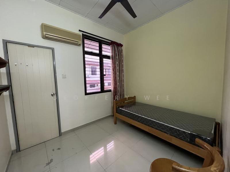 Rumah Teres 2-Tingkat untuk Disewa di Taman Desa Tebrau (Tebrau) - Geoffery Wee - Bedroom - PropertyGuru.com.my
