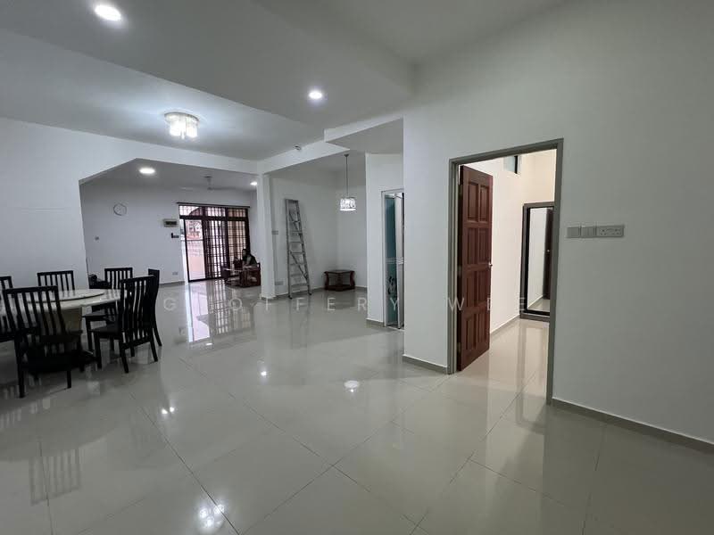 Rumah Teres 2-Tingkat untuk Disewa di Taman Desa Tebrau (Tebrau) - Geoffery Wee - Living Room - PropertyGuru.com.my