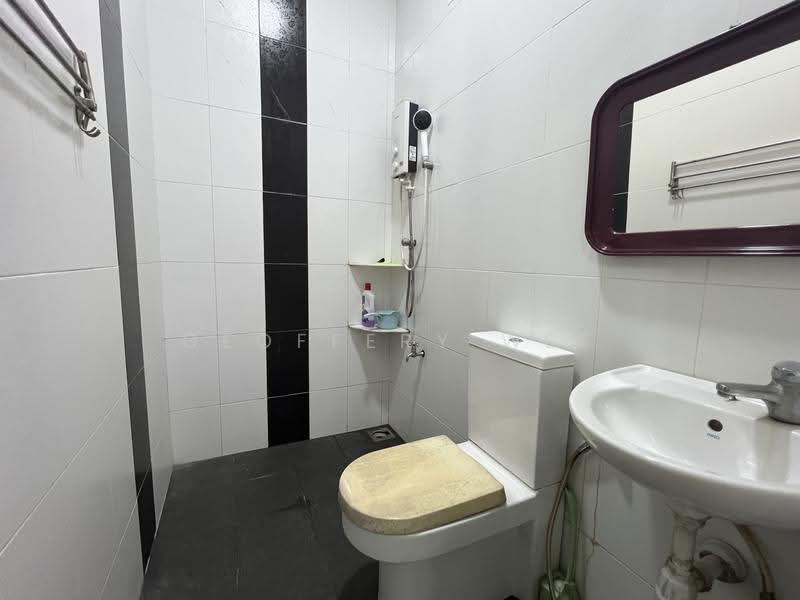 Rumah Teres 2-Tingkat untuk Disewa di Taman Desa Tebrau (Tebrau) - Geoffery Wee - Bathroom - PropertyGuru.com.my