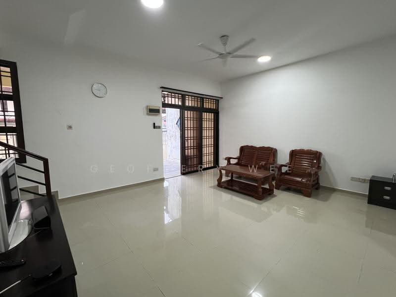 Rumah Teres 2-Tingkat untuk Disewa di Taman Desa Tebrau (Tebrau) - Geoffery Wee - Living Room - PropertyGuru.com.my