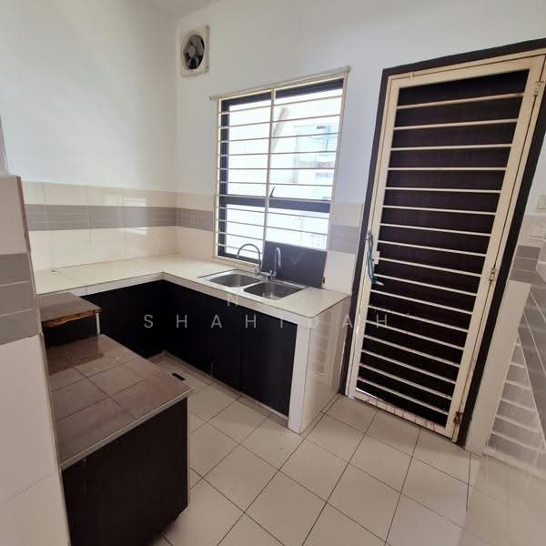 2-storey Terraced House for Rent in Shah Alam (Selangor) - Nur Shahidah - Kitchen - PropertyGuru.com.my
