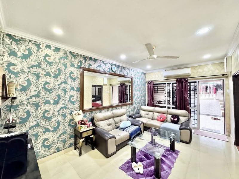 1-storey Terraced House for Sale in Seksyen 2 (Shah Alam) - Nana Cheah - Living Room - PropertyGuru.com.my