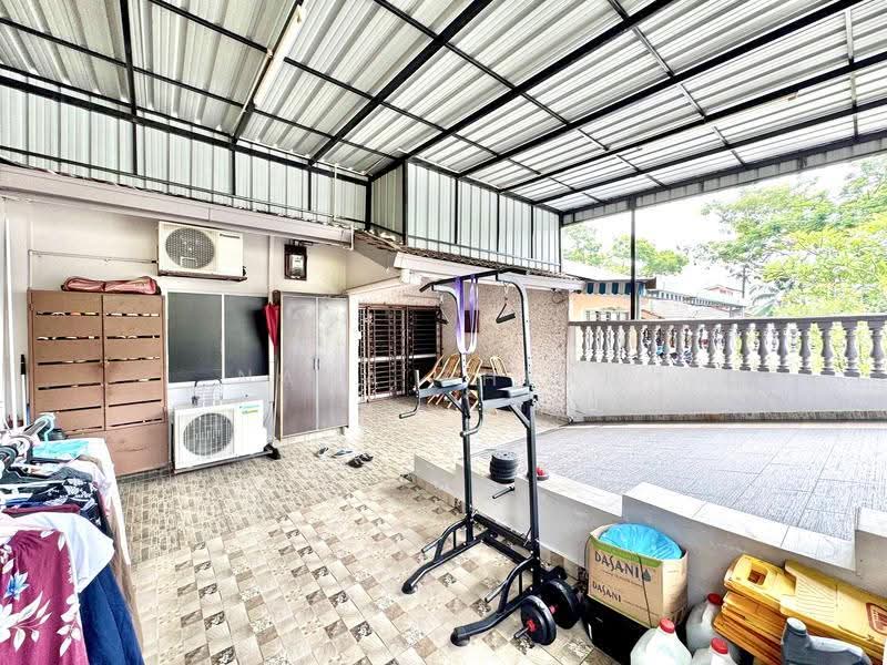 1-storey Terraced House for Sale in Seksyen 2 (Shah Alam) - Nana Cheah - Balcony - PropertyGuru.com.my