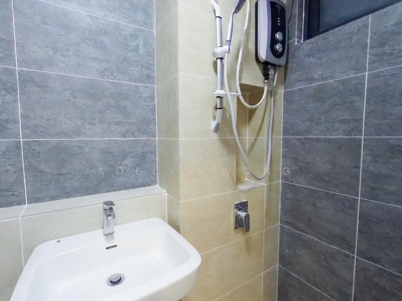Kediaman Servis untuk Dijual di Setia City Residences - Adelyn Wong - Bathroom - PropertyGuru.com.my