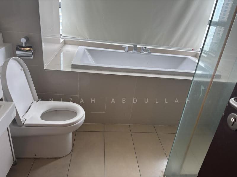 Kediaman Servis untuk Dijual di Suasana Bukit Ceylon / Raja Chulan Residences - Anizah Abdullah - Bathroom - PropertyGuru.com.my
