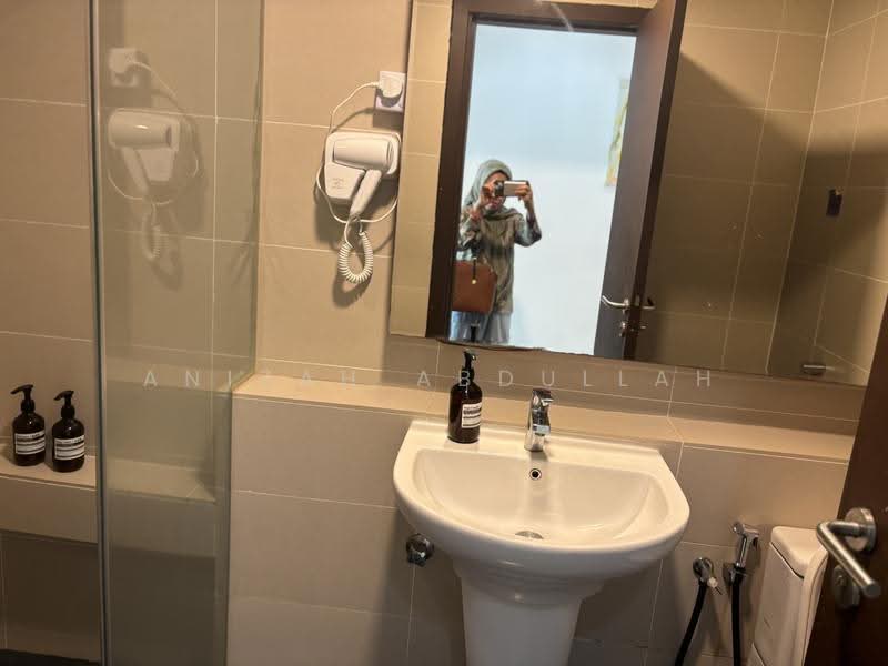 Kediaman Servis untuk Dijual di Suasana Bukit Ceylon / Raja Chulan Residences - Anizah Abdullah - Bathroom - PropertyGuru.com.my