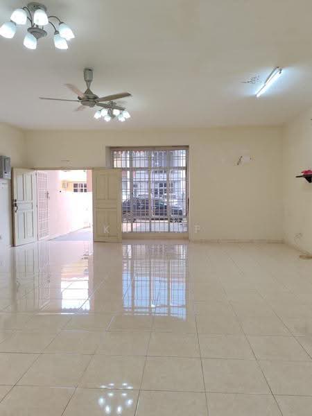 2-storey Terraced House for Sale in Taman Cheng Setia (Cheng) - KK Yap - Living Room - PropertyGuru.com.my