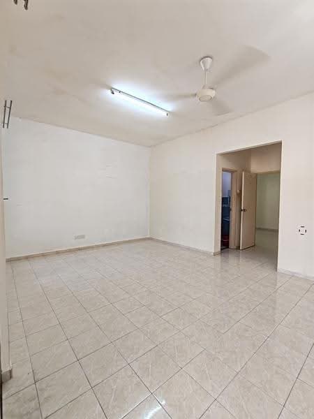 2-storey Terraced House for Sale in Taman Cheng Setia (Cheng) - KK Yap - Living Room - PropertyGuru.com.my