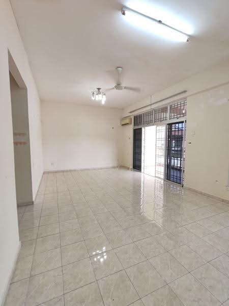 2-storey Terraced House for Sale in Taman Cheng Setia (Cheng) - KK Yap - Living Room - PropertyGuru.com.my