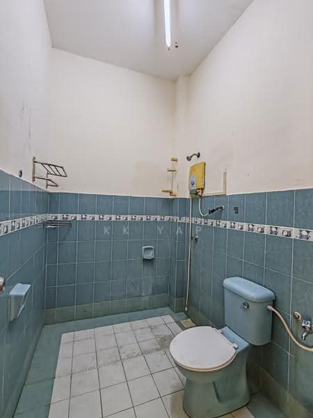 2-storey Terraced House for Sale in Taman Cheng Setia (Cheng) - KK Yap - Bathroom - PropertyGuru.com.my