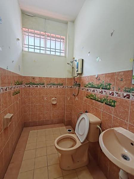 2-storey Terraced House for Sale in Taman Cheng Setia (Cheng) - KK Yap - Bathroom - PropertyGuru.com.my