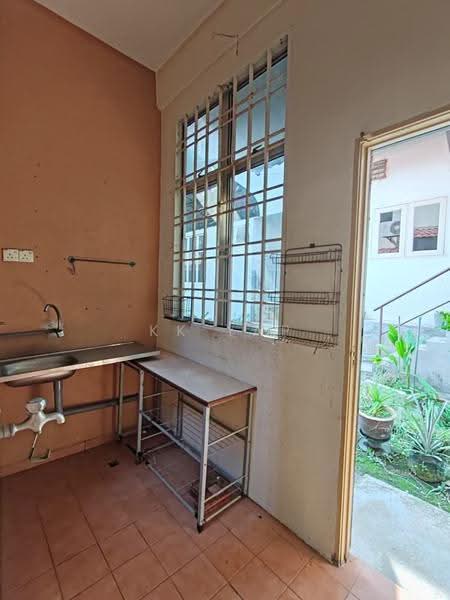 2-storey Terraced House for Sale in Taman Cheng Setia (Cheng) - KK Yap - Kitchen - PropertyGuru.com.my